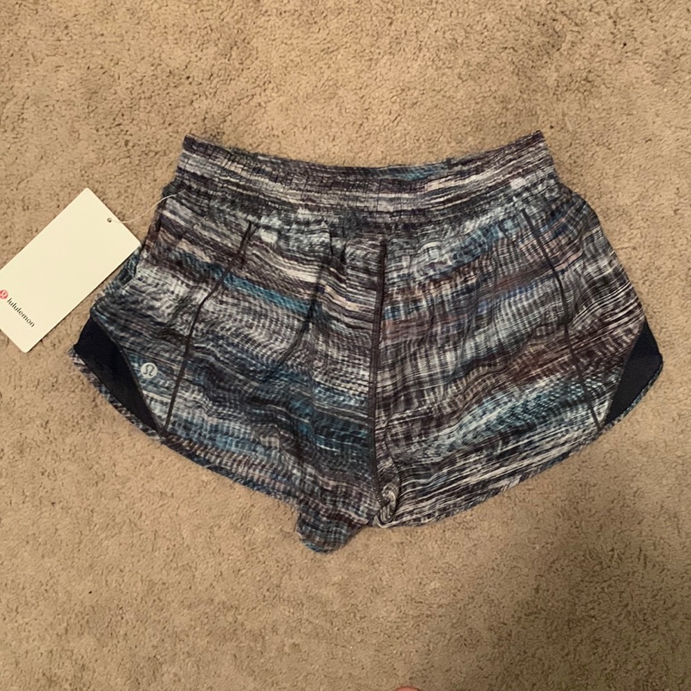 Lululon Hotta Hot Shorts 2.5”